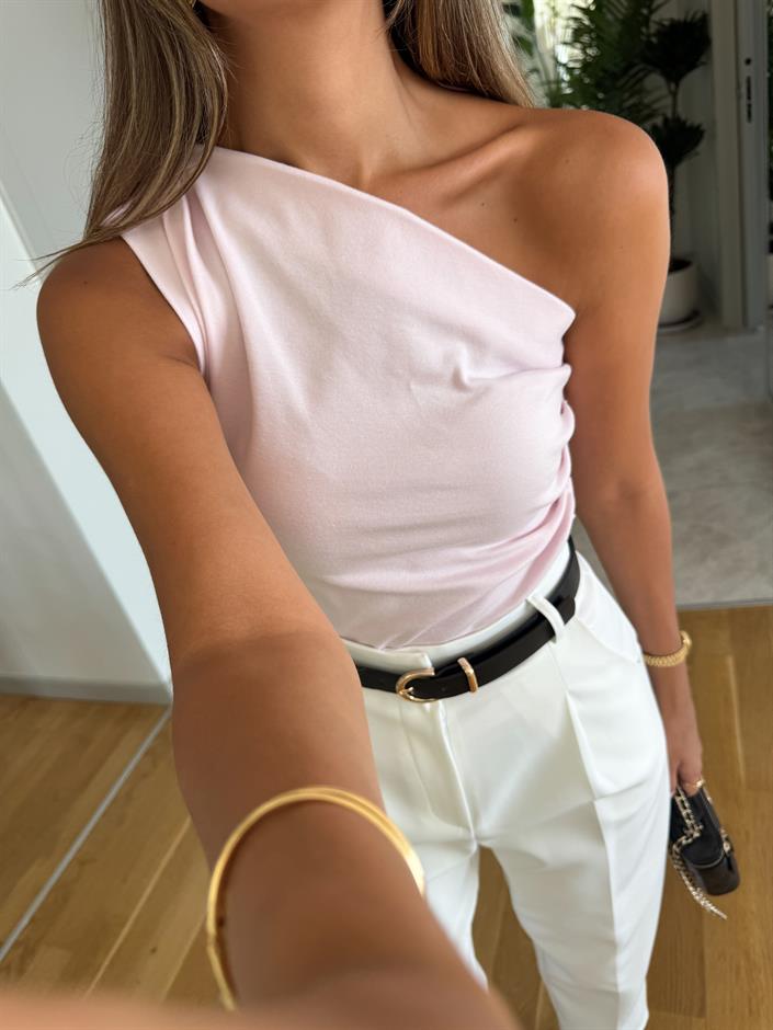 Qu Asimetrik Yaka Drapeli Bluz - Toz Pembe