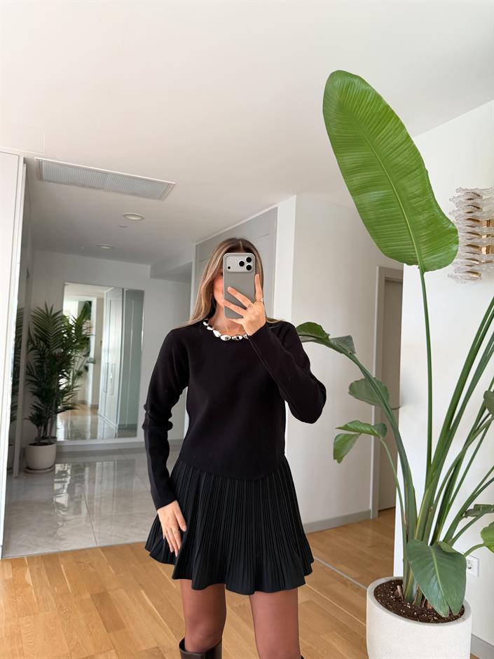 Quinn Yakası Boncuklu Triko Kazak - Siyah