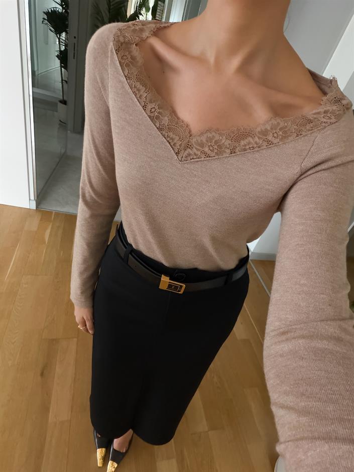 Ruller V Yaka Dantel Detaylı Triko - Camel