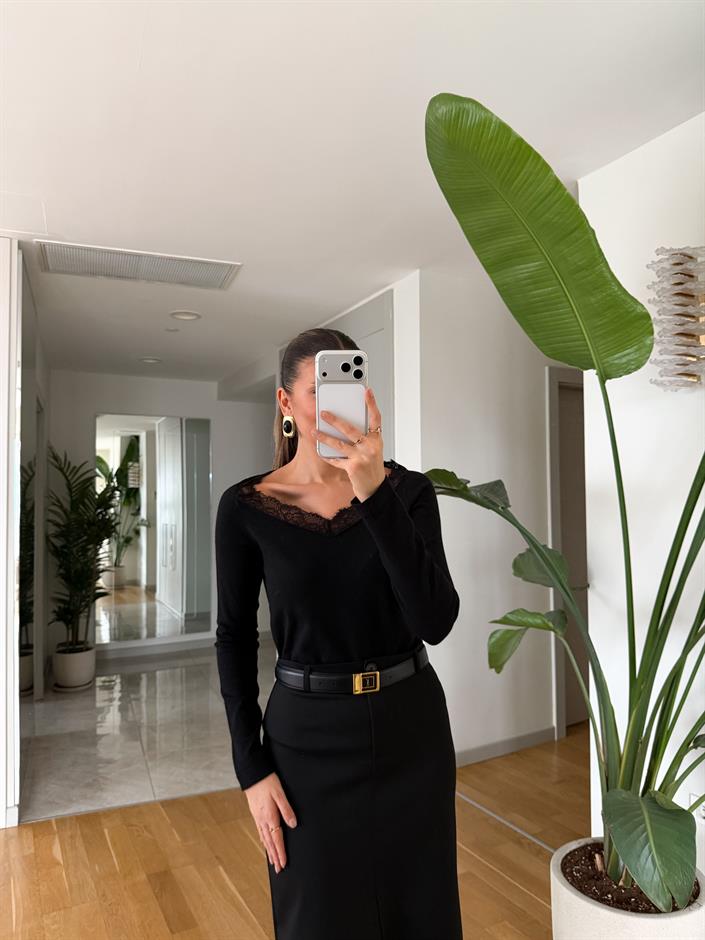 Ruller V Yaka Dantel Detaylı Triko - Siyah