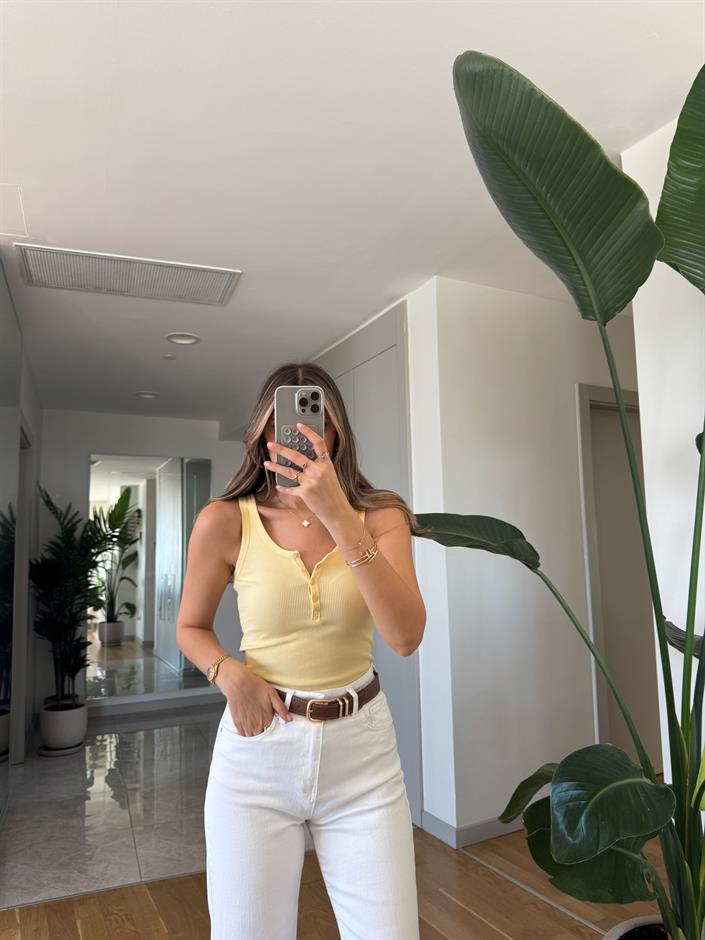 Sarı Yakası Düğmeli Atlet 