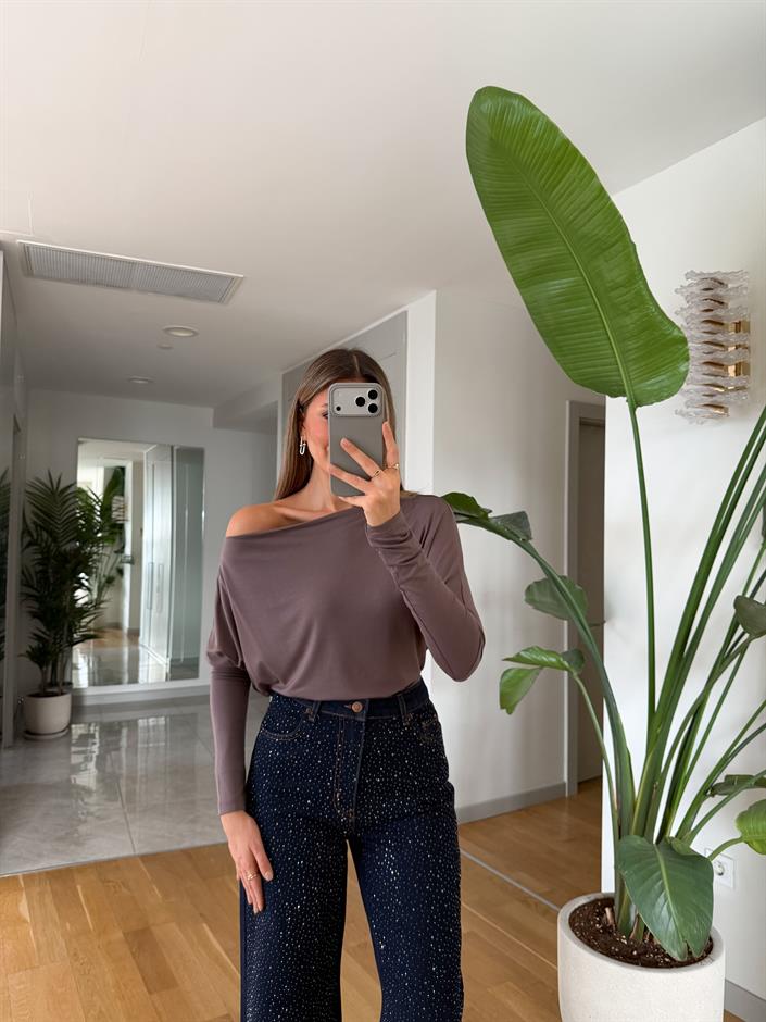 Silvia Tek Omzu Açık Bluz - Vizon