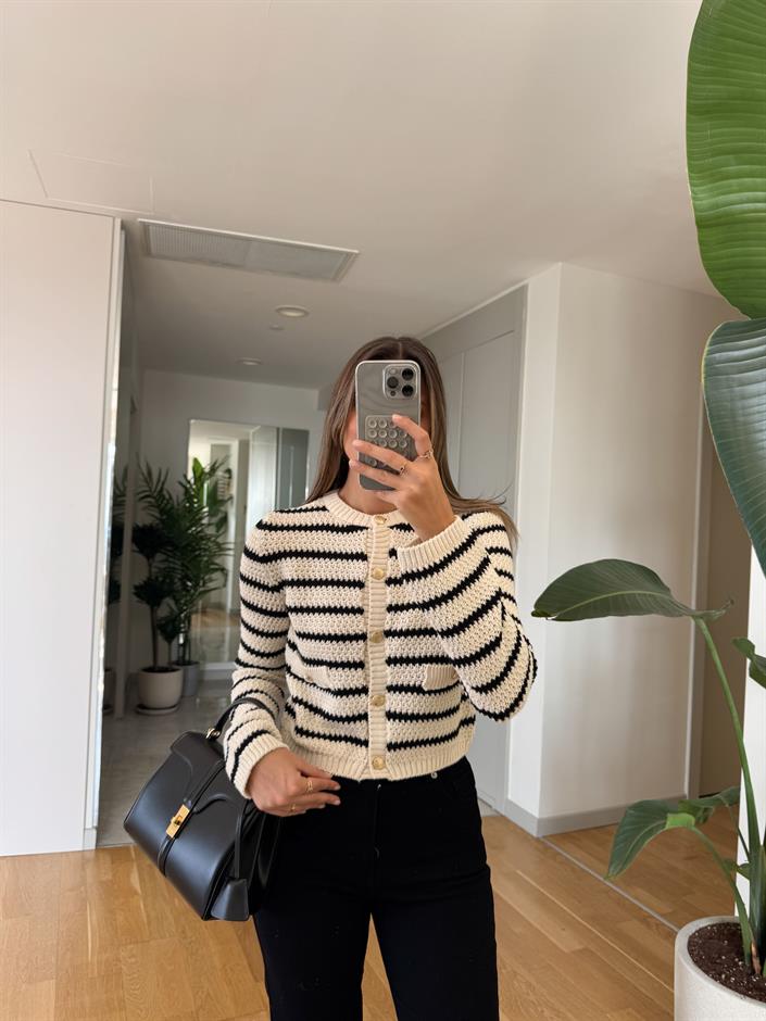 Siyah Çizgili Gold Düğmeli Hırka