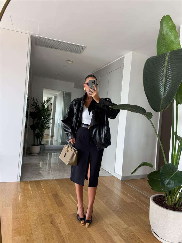 Siyah Derin Yırtmaçlı Midi Etek 