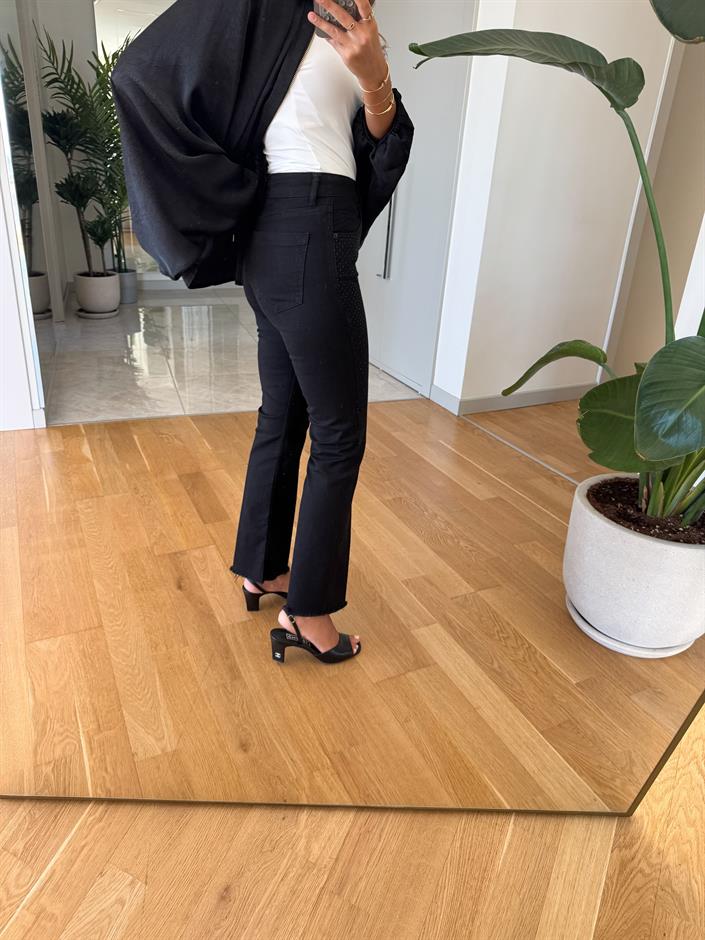 Siyah Taşlı Flare Jean 