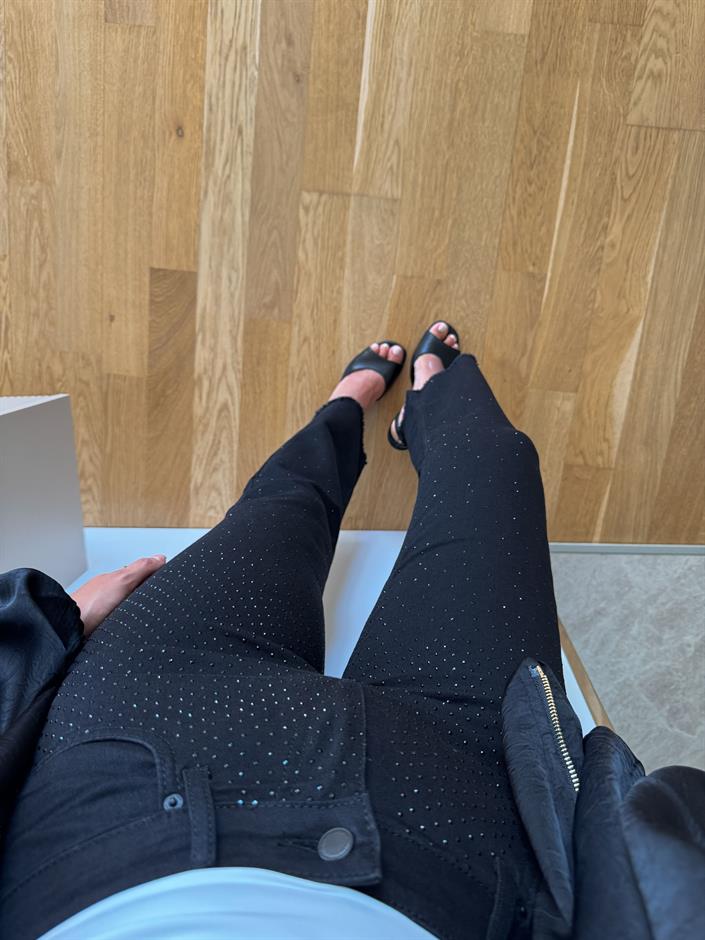 Siyah Taşlı Flare Jean 