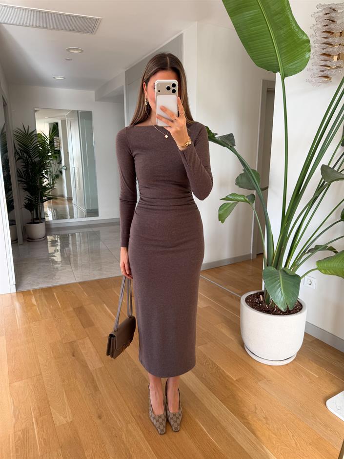 Suita Kayık Yaka Beli Büzgülü Elbise - Kahve