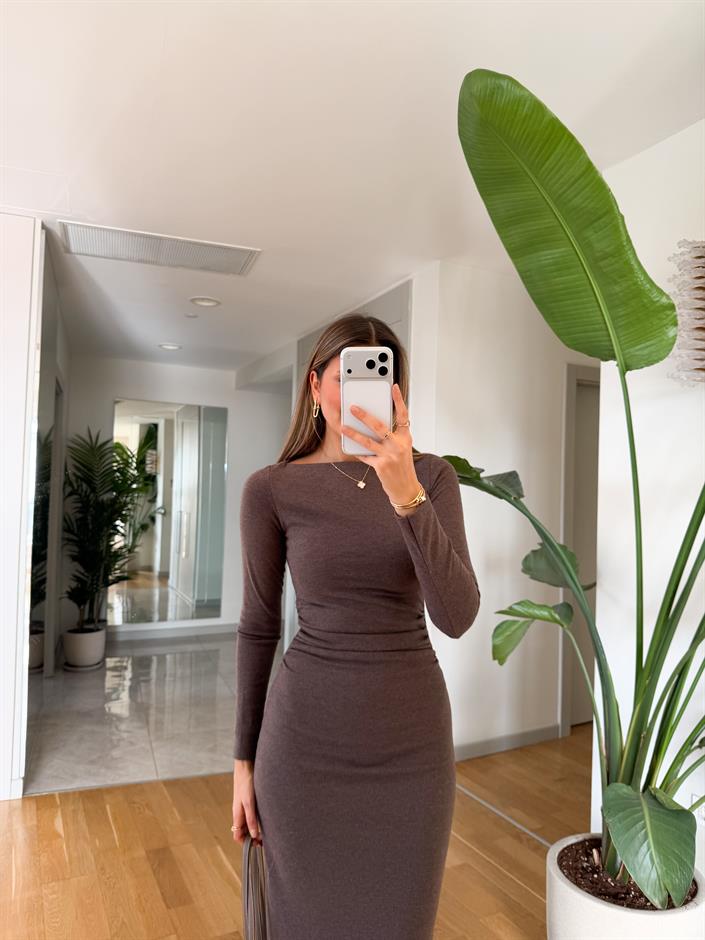 Suita Kayık Yaka Beli Büzgülü Elbise - Kahve