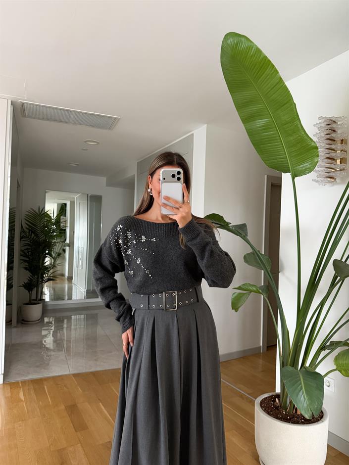 Taş İşlemeli Kayık Yaka Triko - Antrasit