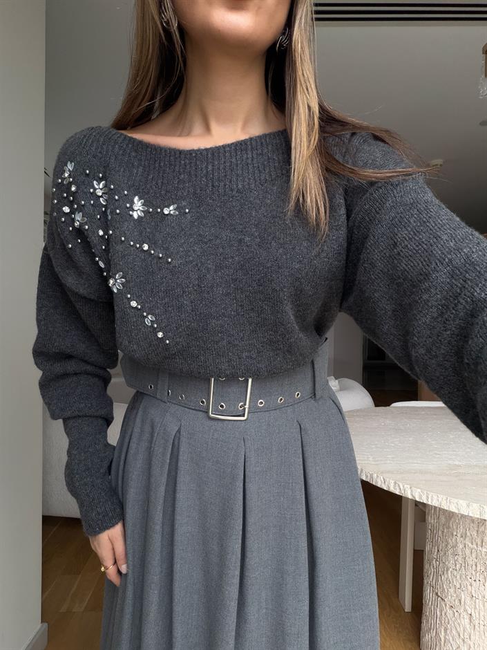 Taş İşlemeli Kayık Yaka Triko - Antrasit