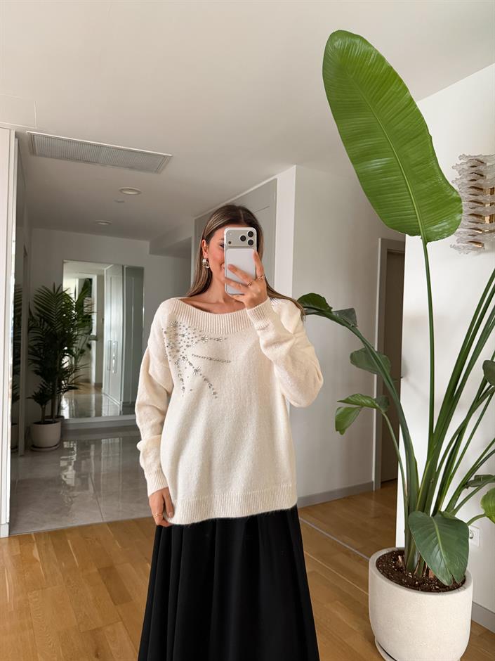 Taş İşlemeli Kayık Yaka Triko - Ekru 