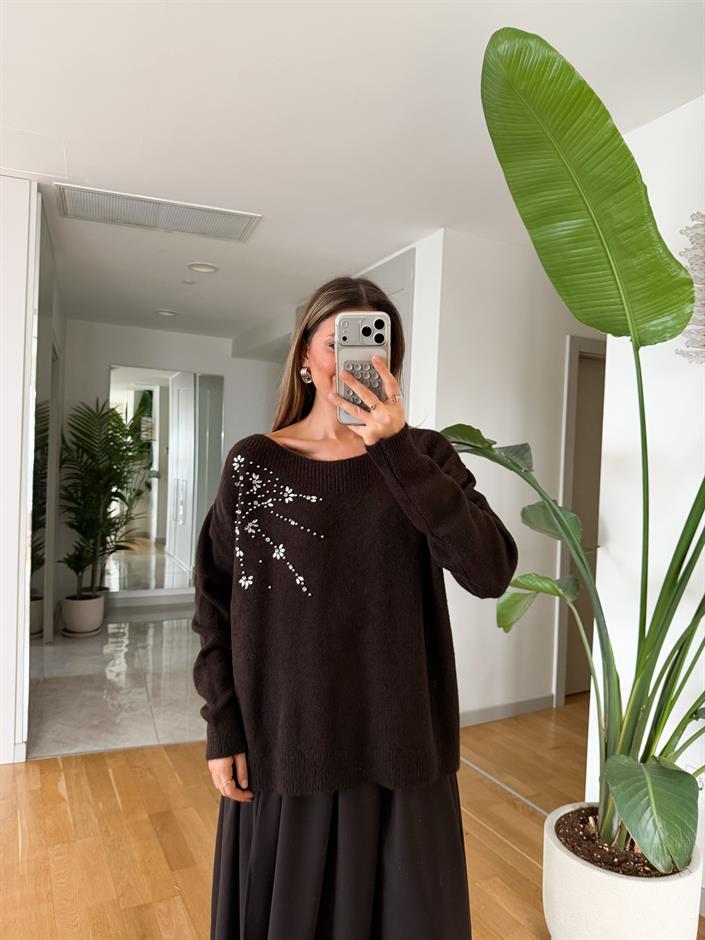 Taş İşlemeli Kayık Yaka Triko - Koyu Kahve