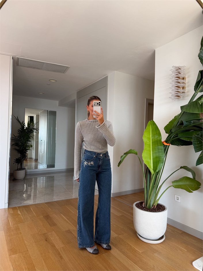 Taşlı Çiçek Nakışlı Jean