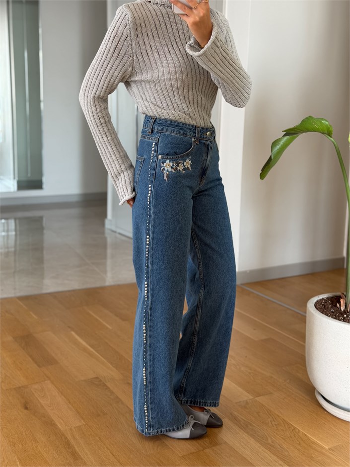 Taşlı Çiçek Nakışlı Jean