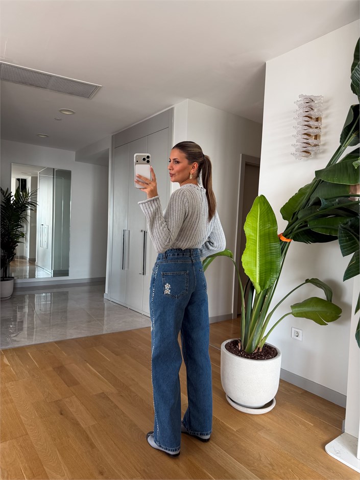 Taşlı Çiçek Nakışlı Jean