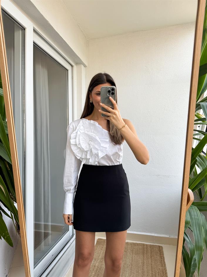 Tek Kol Gül Detaylı Poplin Gömlek Bluz-Beyaz