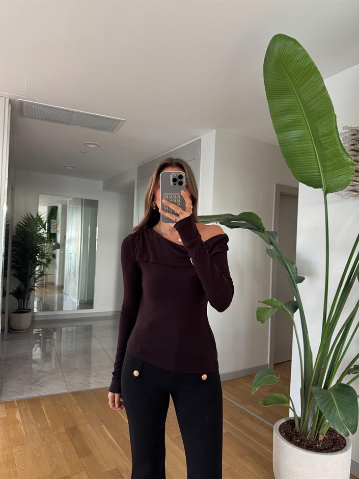 Tek Omzu Açık Tokalı Bluz - Kahve