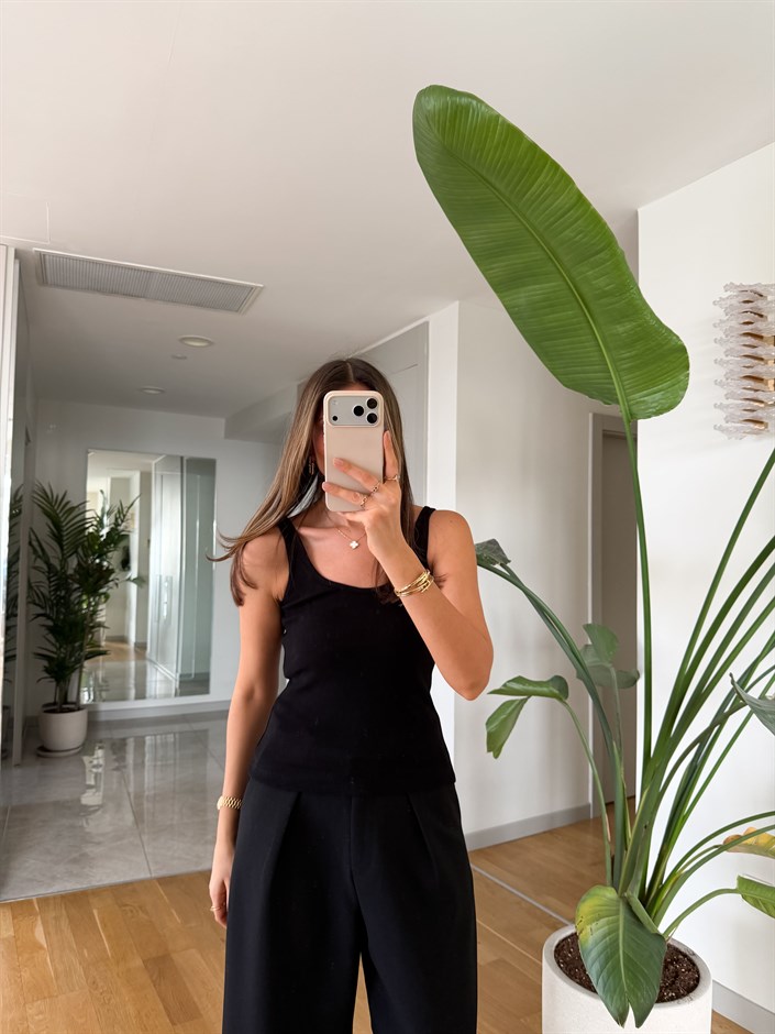 U Yaka Askılı Atlet- Siyah