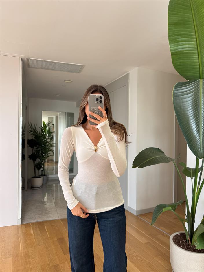 V yaka Gold Broşlu Bluz - Ekru