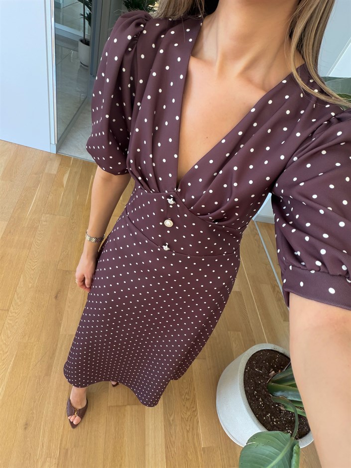 V Yaka İnci Düğmeli Puantiyeli Elbise - Kahve