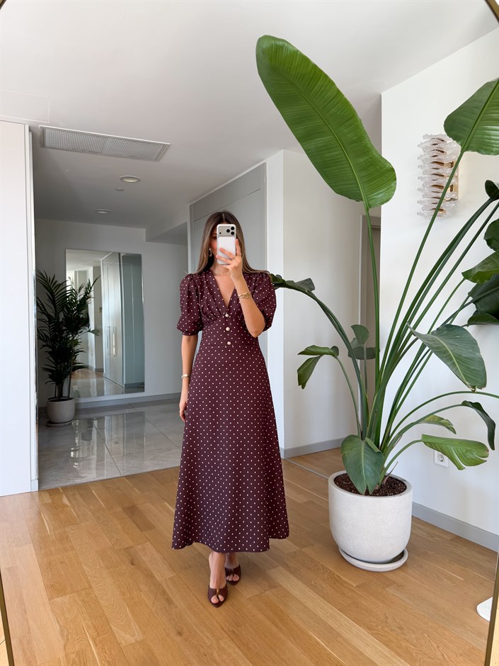 V Yaka İnci Düğmeli Puantiyeli Elbise - Kahve