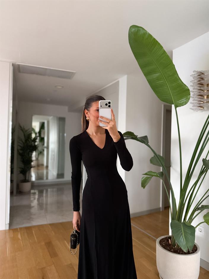 Valeria V Yaka Uzun Yırtmaçlı Elbise - Siyah