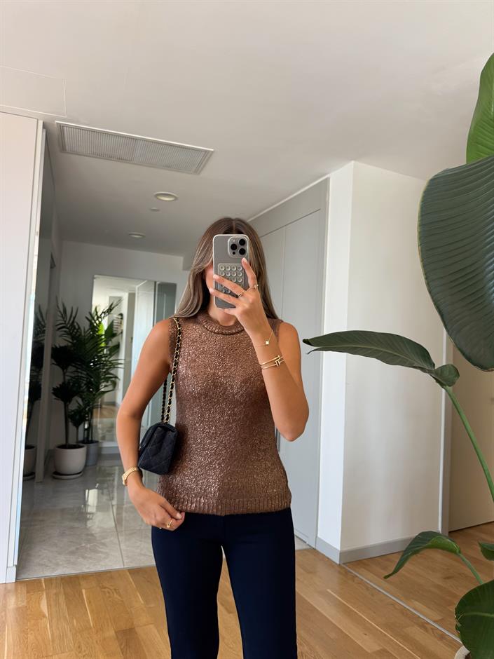 Varaklı Kolsuz Triko - Bakır