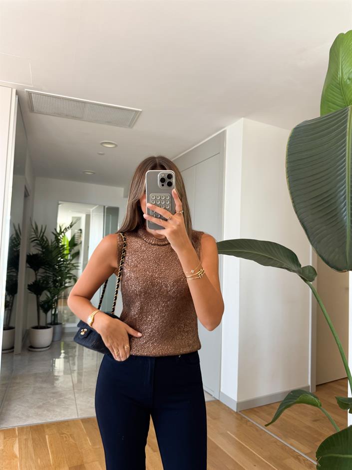 Varaklı Kolsuz Triko - Bakır