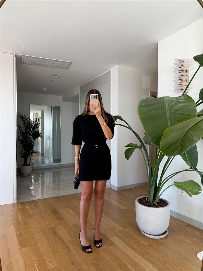 Vatkalı Pens Detaylı Mini Elbise - Siyah