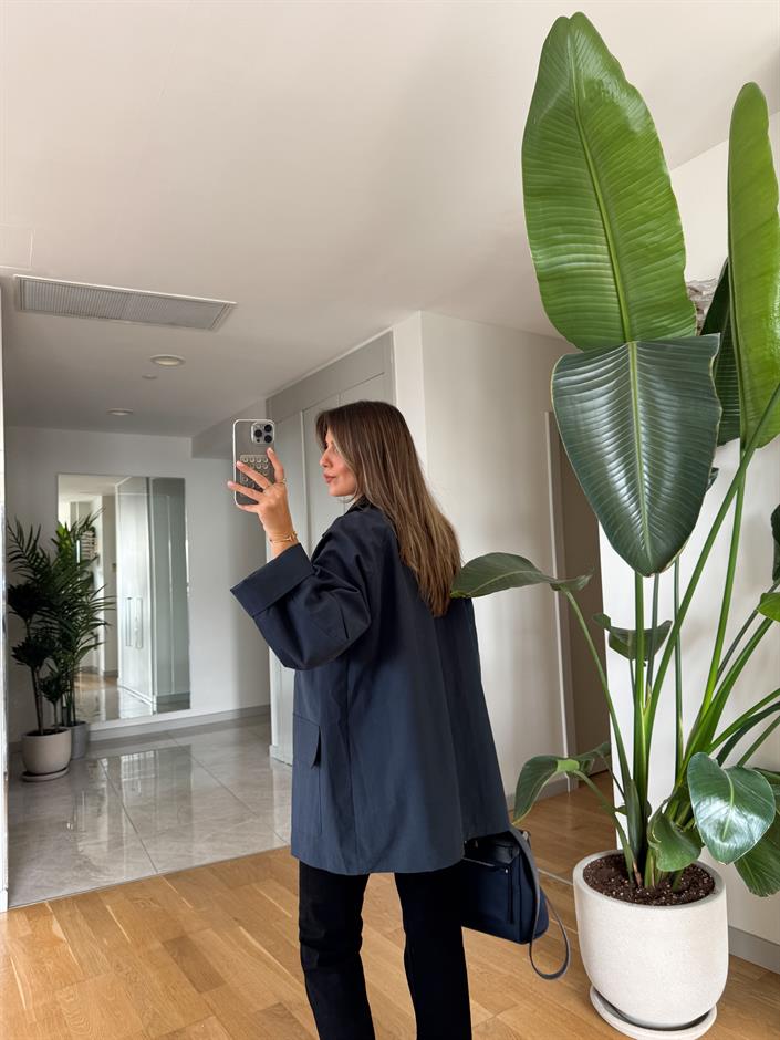 Yakası Deri Detaylı Oversize Trençkot - Lacivert