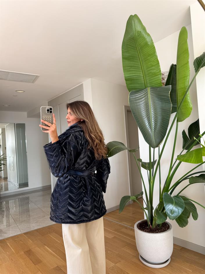 Yakası Kürklü Kemerli Mont - Lacivert