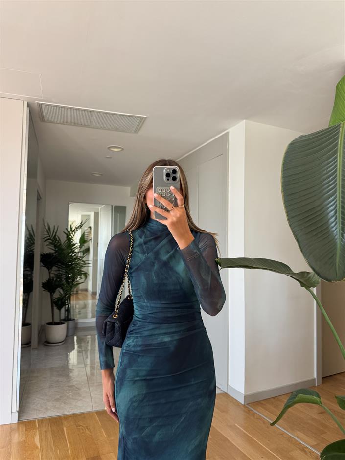 Yeşil Desenli Büzgü Detaylı Elbise