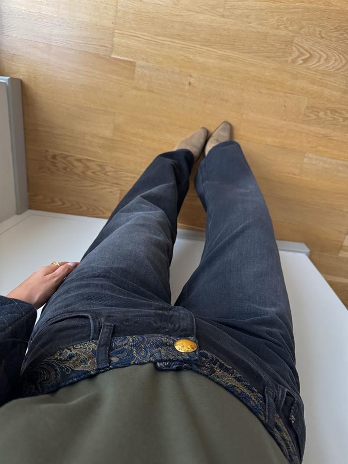 Zr Beli Nakış Detaylı Antrasit Jean