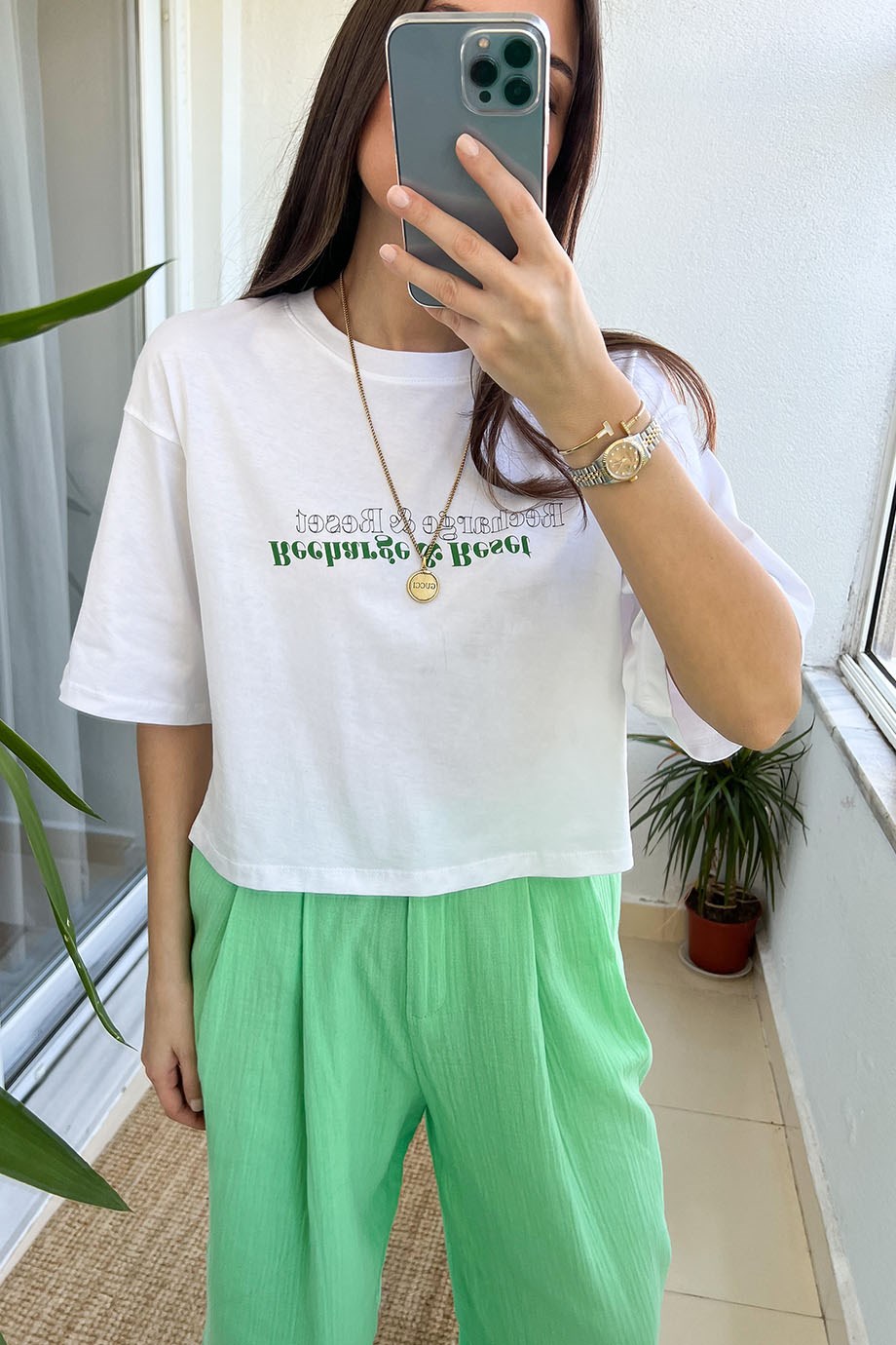 Yeşil Yazılı Beyaz Tişört