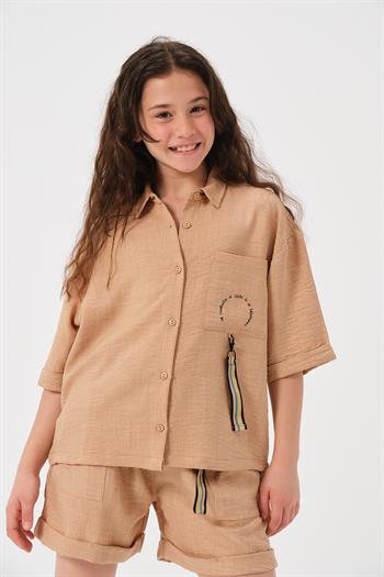 Genç Kız Çocuk Aksesuar Detaylı Cepli Kısa Kollu Gömlek