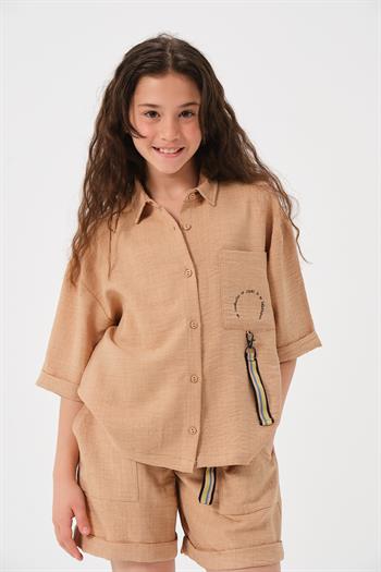 Genç Kız Çocuk Aksesuar Detaylı Cepli Kısa Kollu Gömlek