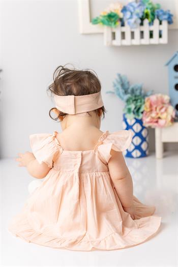 Kız Bebek Yakası ve Eteği Fırfırlı Nakışlı Vual Elbise - Yavruağzı