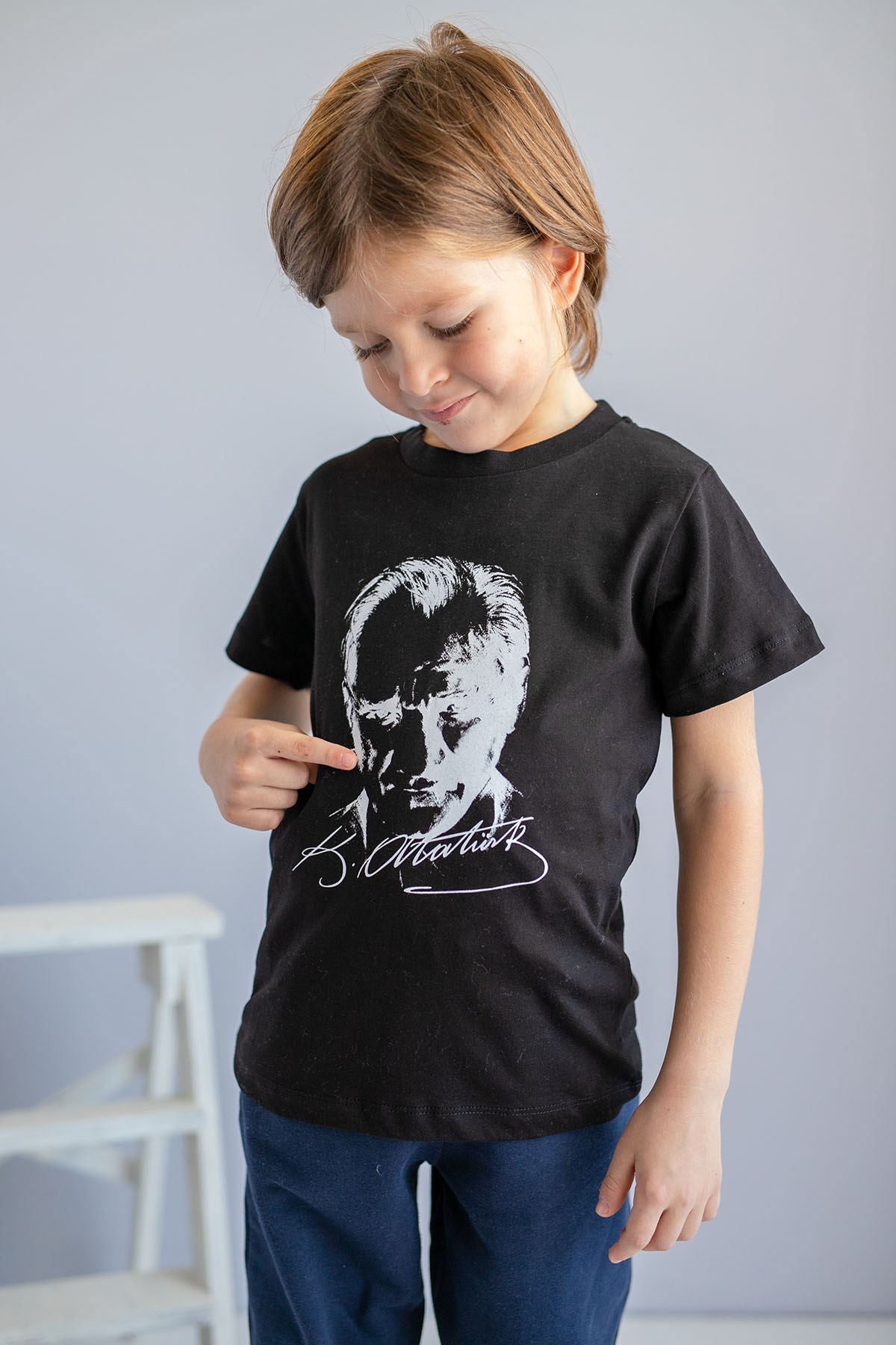 ZEYLAND Unisex Çocuk Atatürk Baskılı Siyah T-Shirt (4-12yaş)