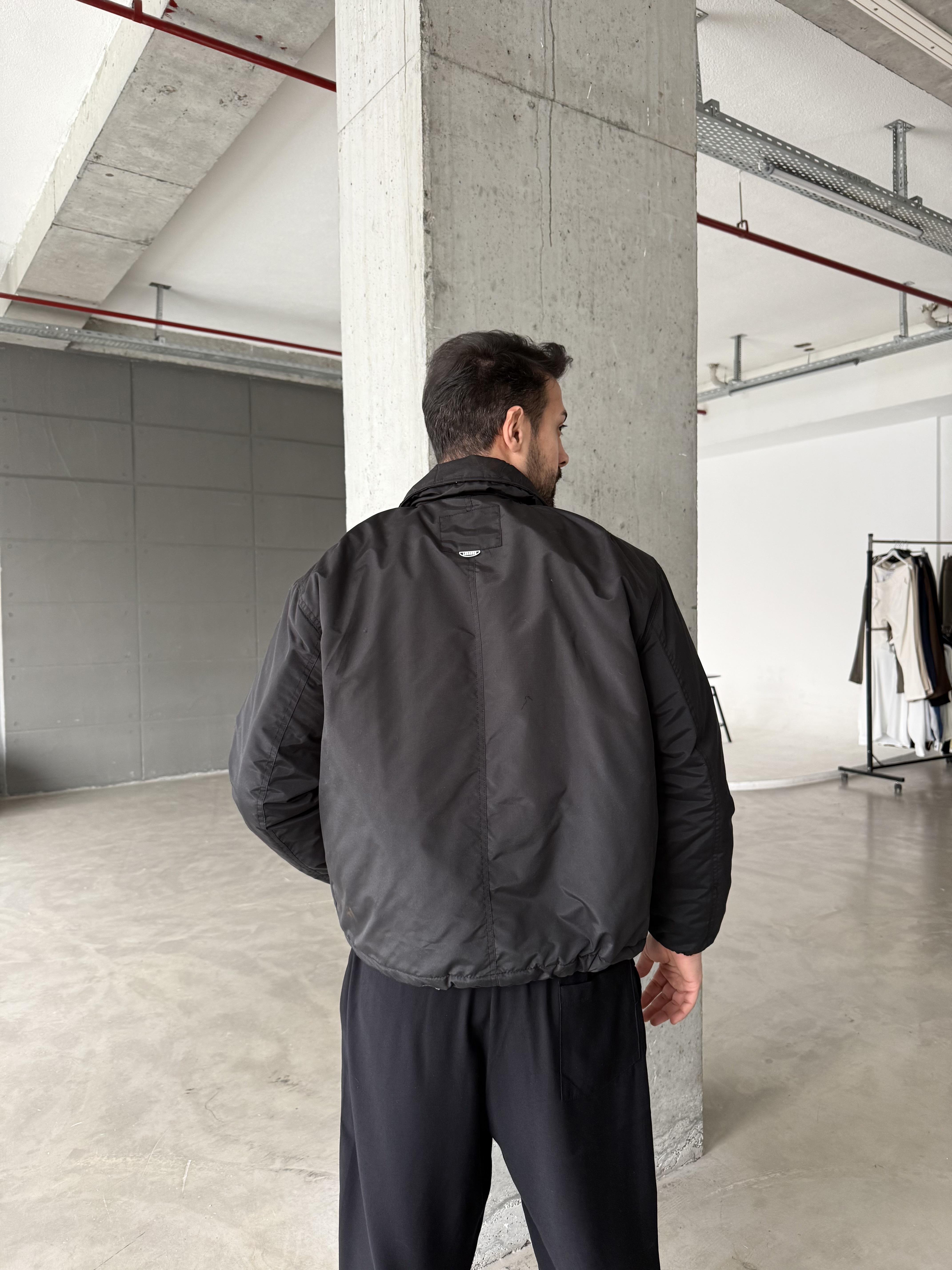 Siyah Yakalı Bağcıklı Dolumlu Bomber Mont LNS