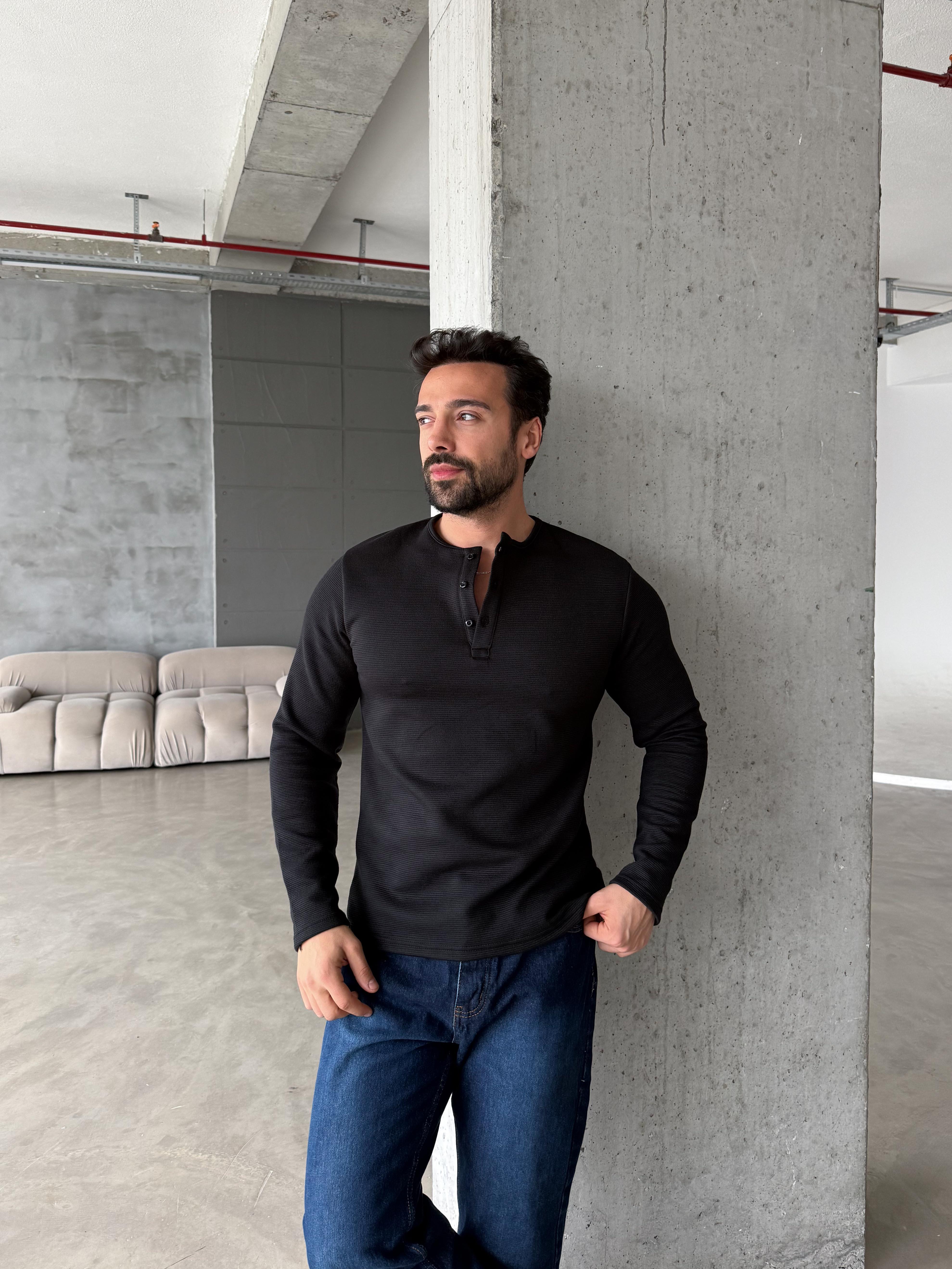 Siyah 3 Düğme Detaylı Triko SC