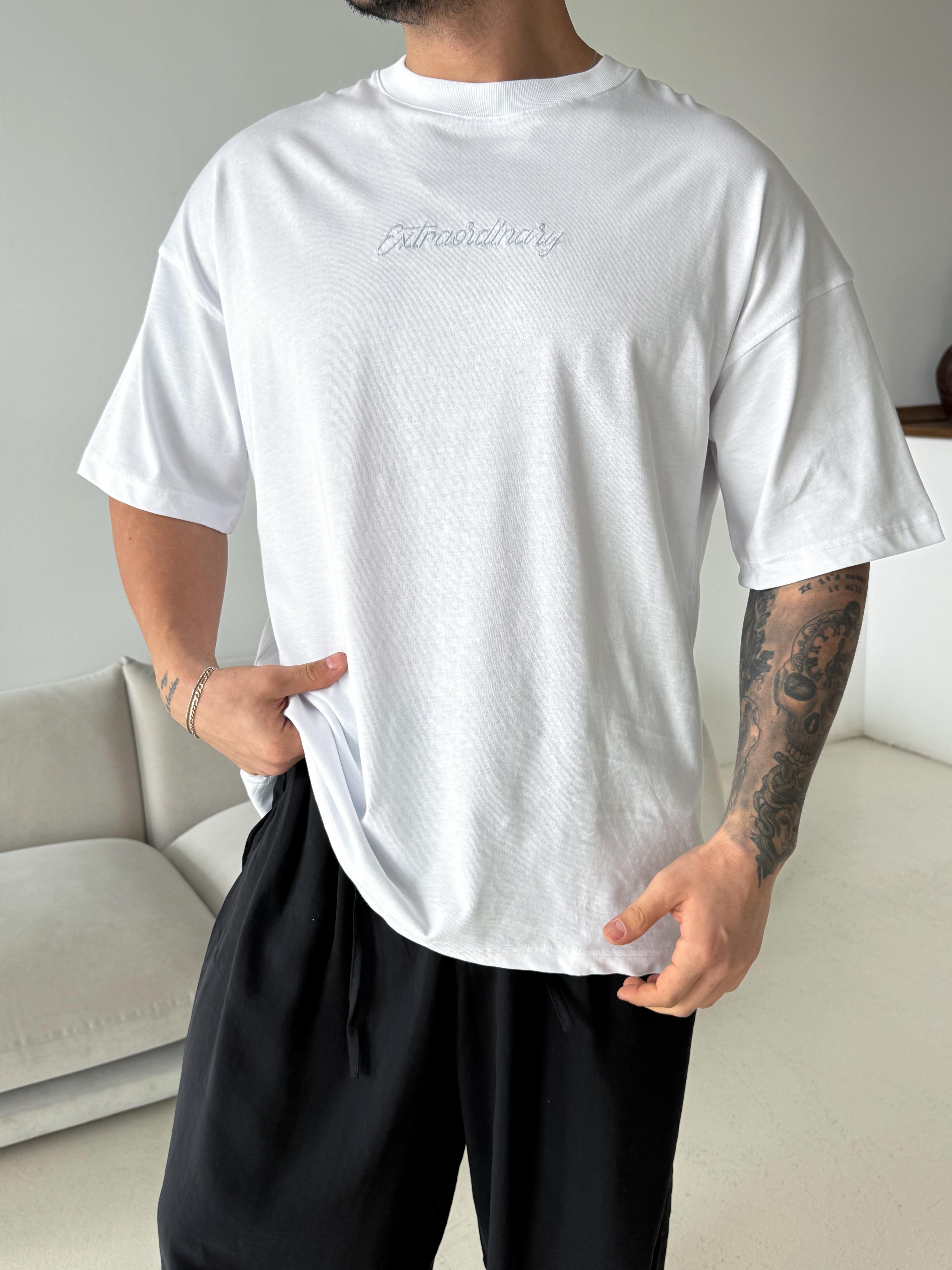 Beyaz Extra Nakışlı Oversize Tişört JJ