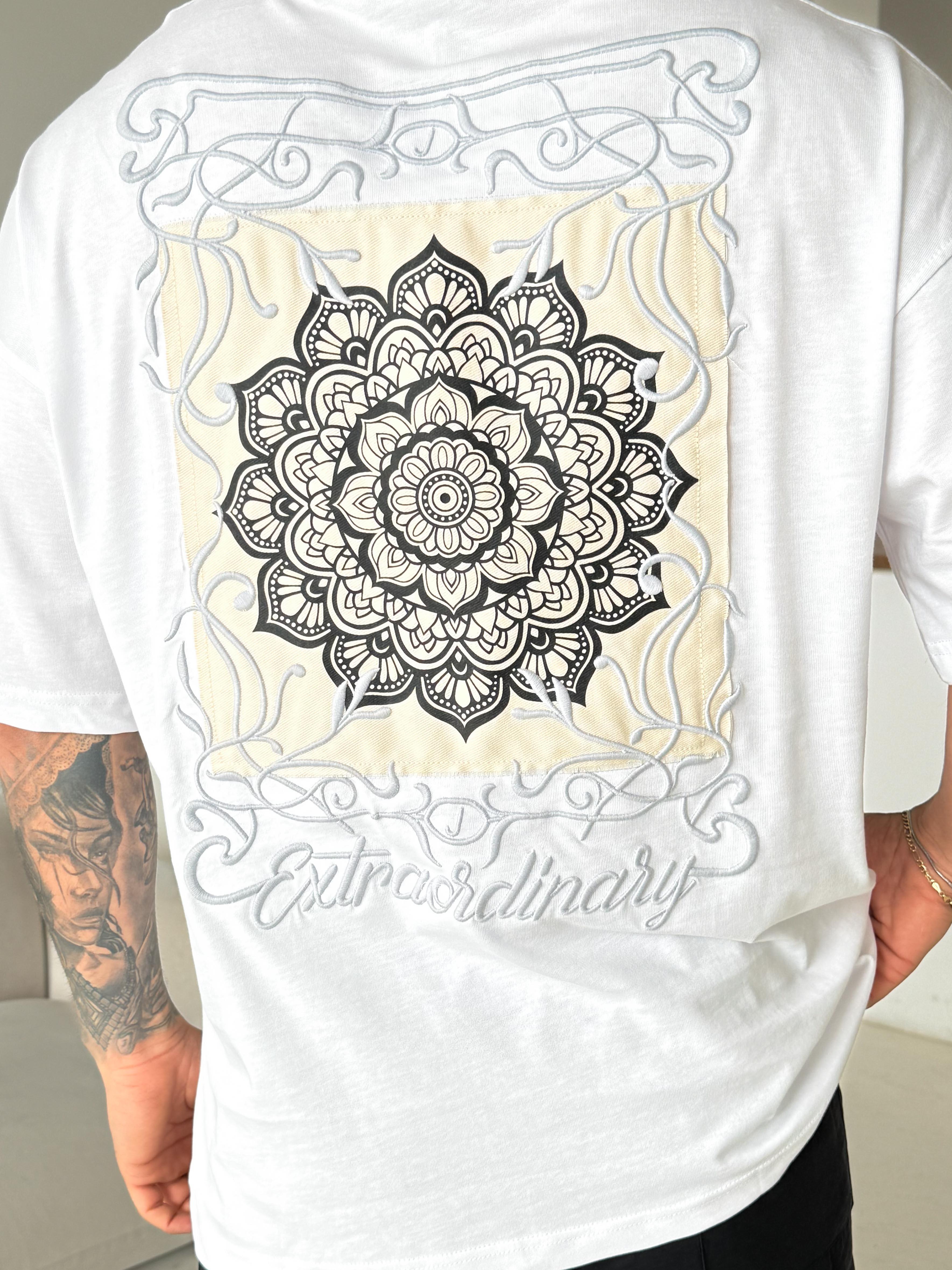 Beyaz Extra Nakışlı Oversize Tişört JJ