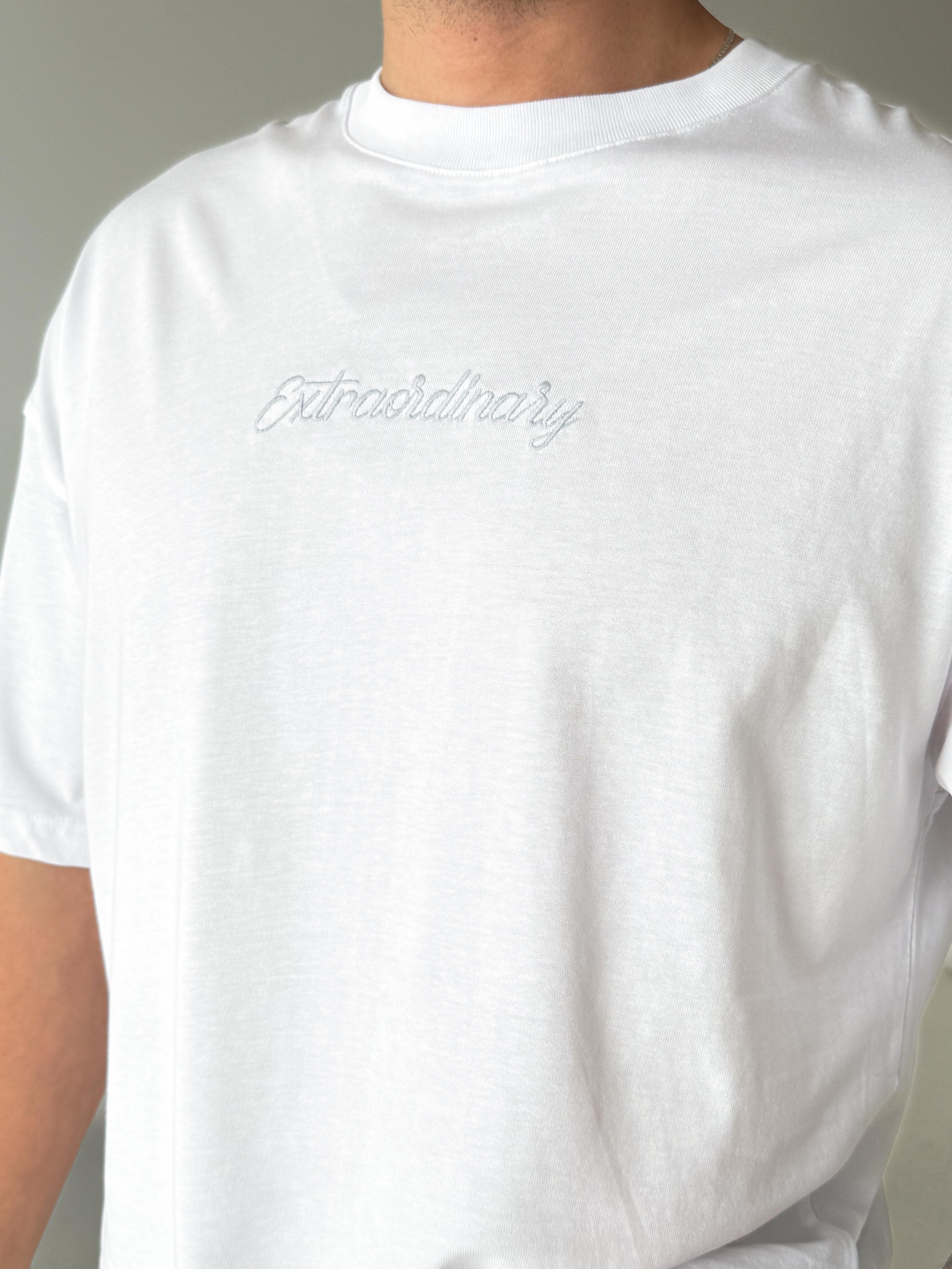 Beyaz Extra Nakışlı Oversize Tişört JJ