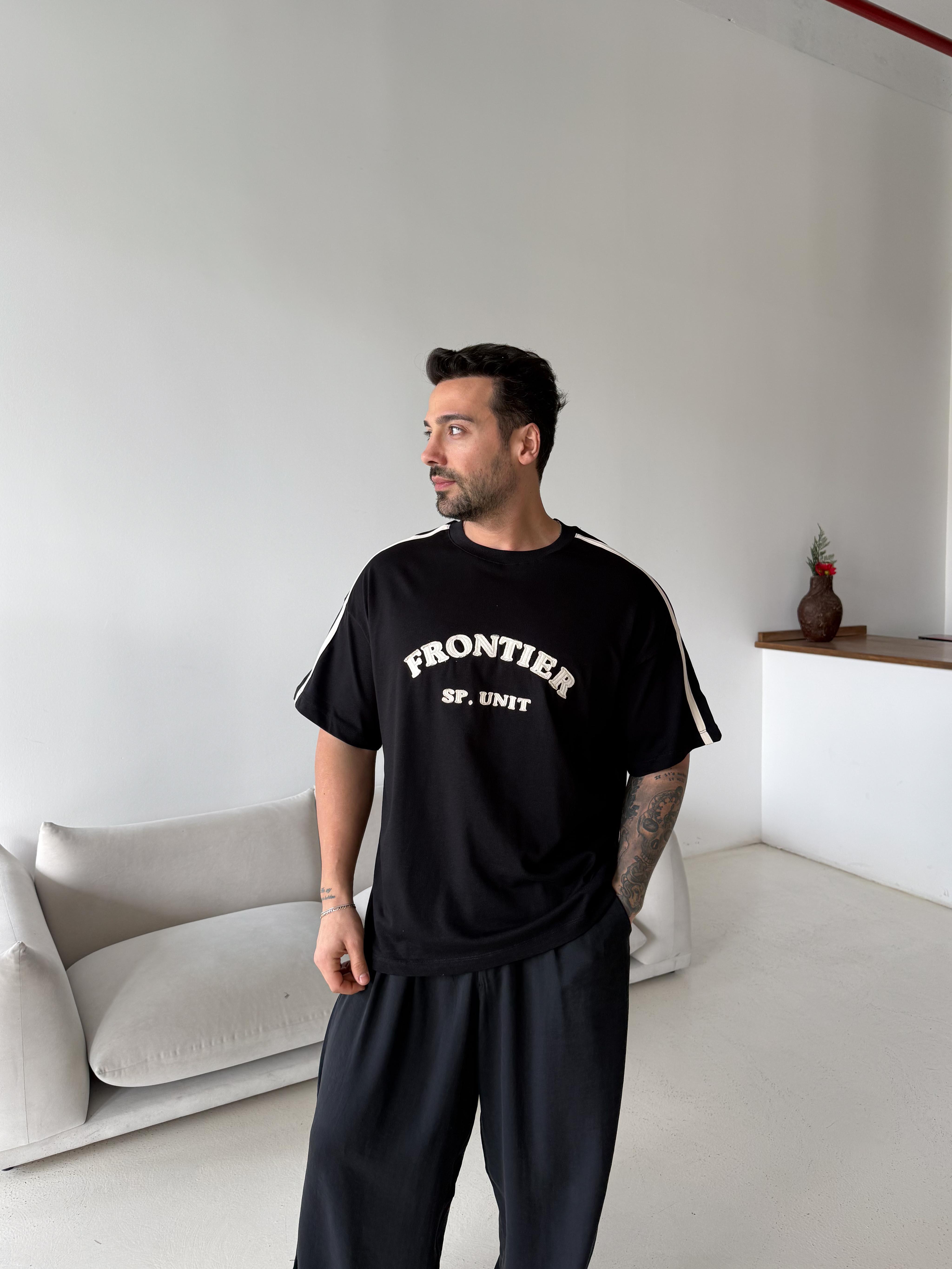 Siyah Frontier Nakışlı Oversize Tişört JJ Y125