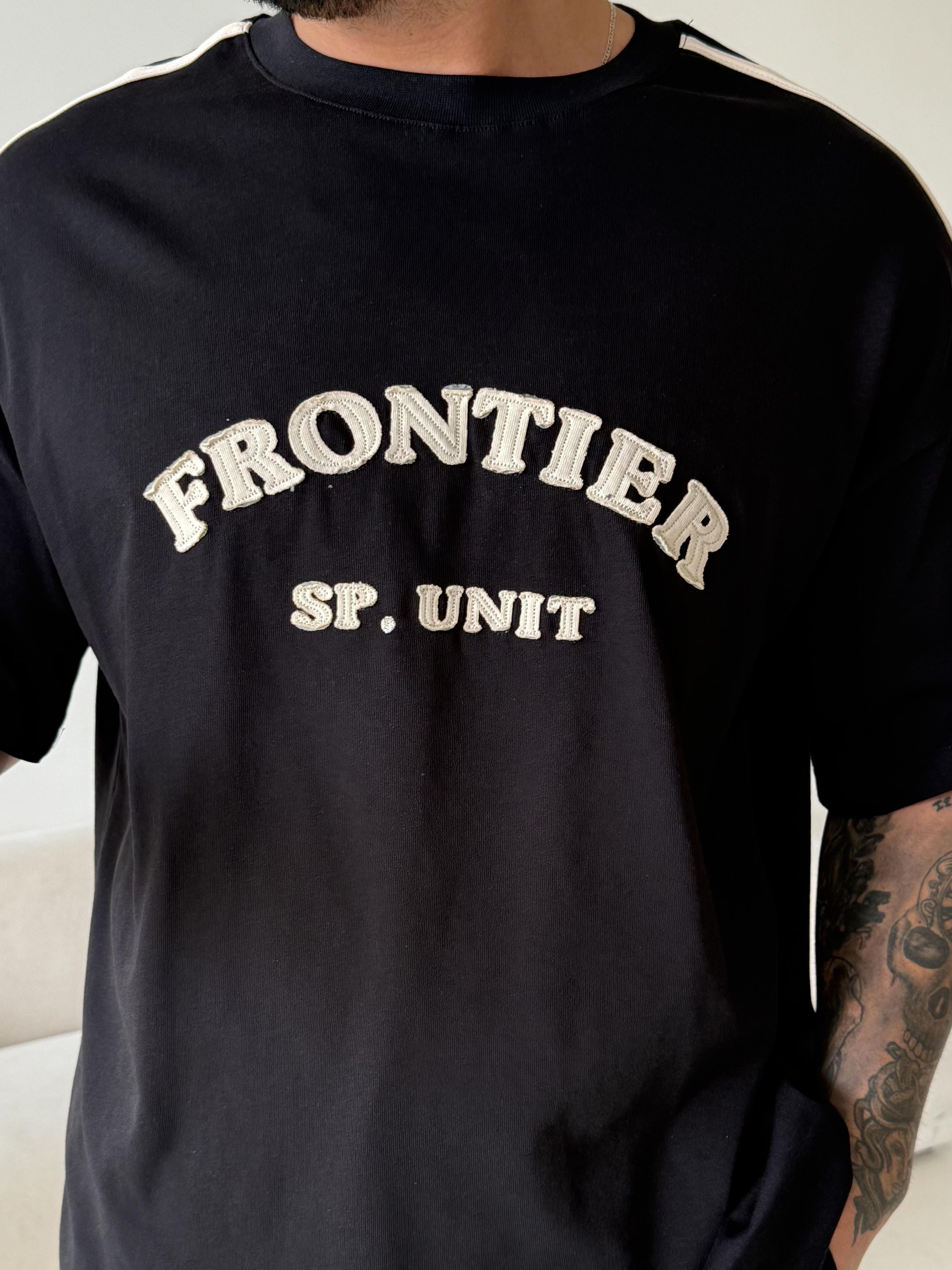 Siyah Frontier Nakışlı Oversize Tişört JJ Y125