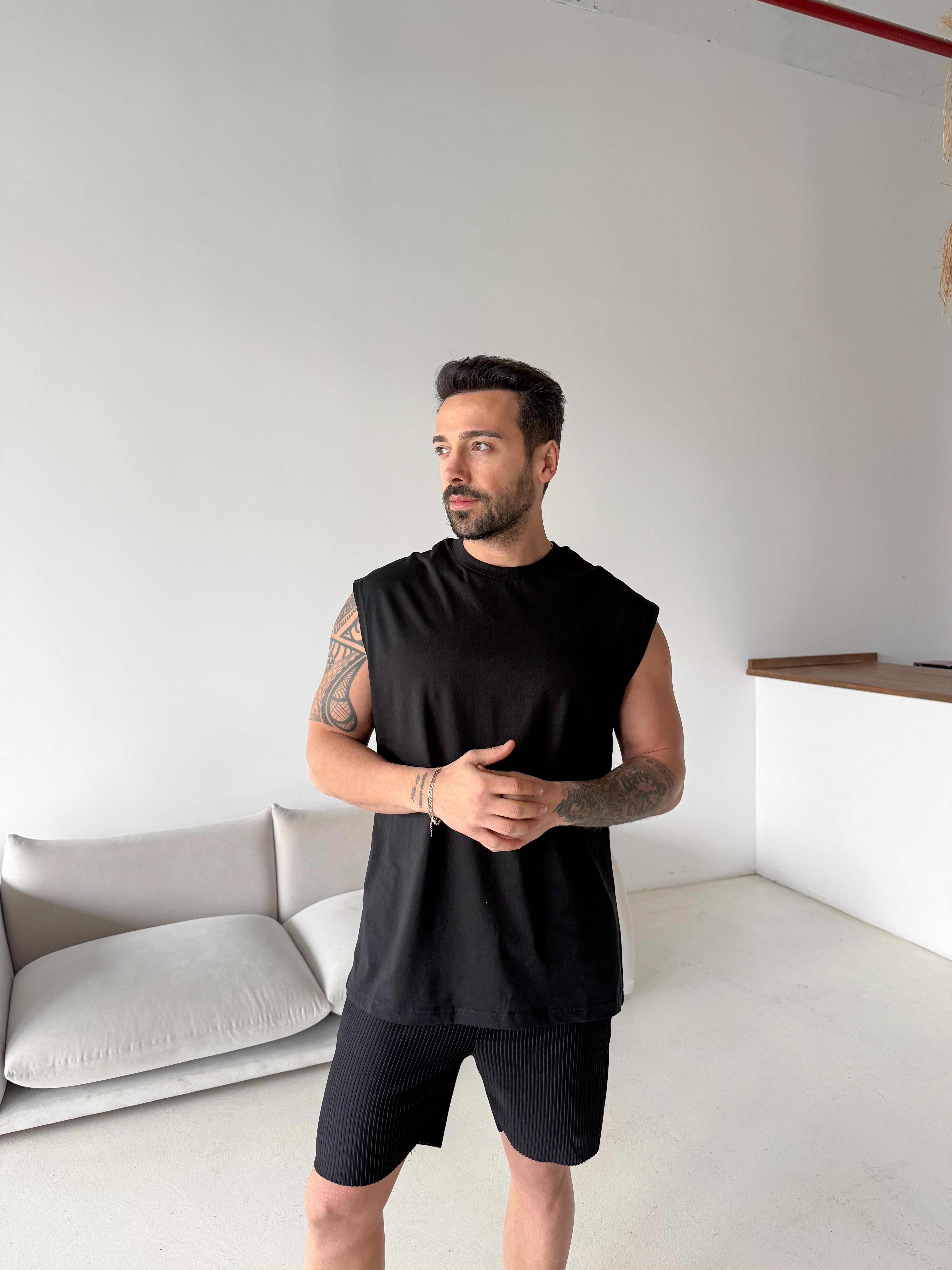 Siyah Sıfır Kol Compak Oversize Atlet LNS 49010