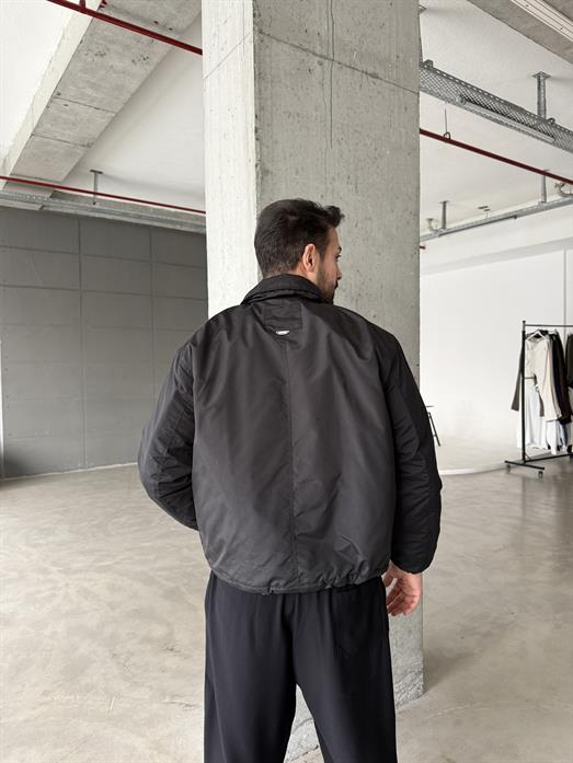 Siyah Yakalı Bağcıklı Dolumlu Bomber Mont LNS