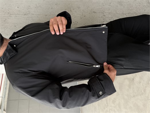 Siyah Yakalı Elegant Dolumlu Mont