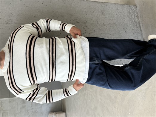 Beyaz Çizgili Boxy Fit Pamuk Kazak SNZ