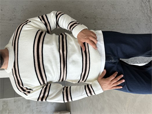 Beyaz Çizgili Boxy Fit Pamuk Kazak SNZ